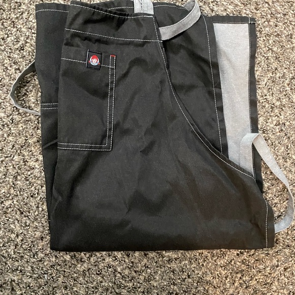 Wendy’s uniform pack, apron and two shirts: - Picture 4 of 6